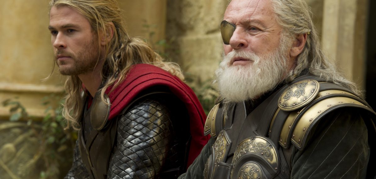 Thor (Chris Hemsworth) und Odin (Anthony Hopkins) haben Gesprächsbedarf