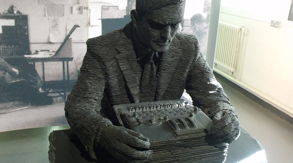 Statue von Alan Turing im Bletchley Park