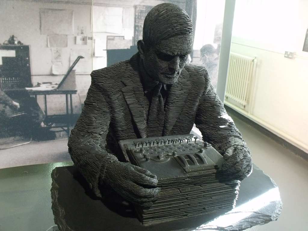 Statue von Alan Turing im Bletchley Park
