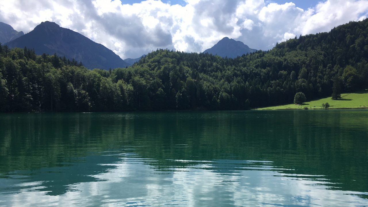Ein See in Bayern