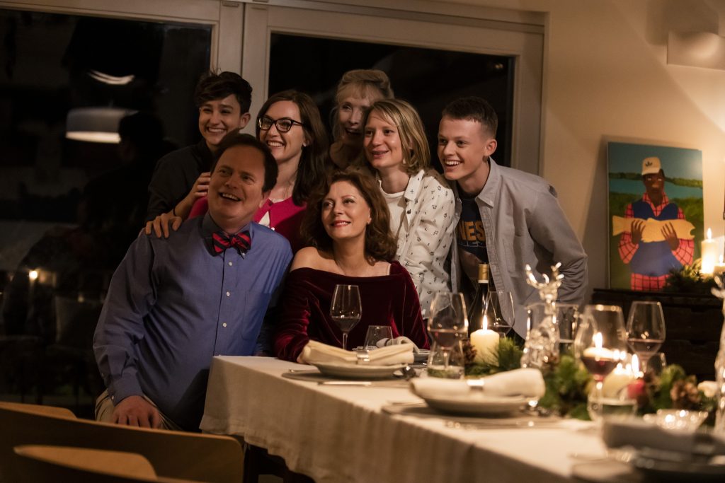 Das Familienfoto (v.l.n.r. Bex Taylor-Klaus, Rainn Wilson, Kate Winslet, Susan Sarandon, Lindsay Duncan, Mia Wasikowska, Mia Wasikowska, Anson Boon) © 2020 LEONINE Distribution GmbH