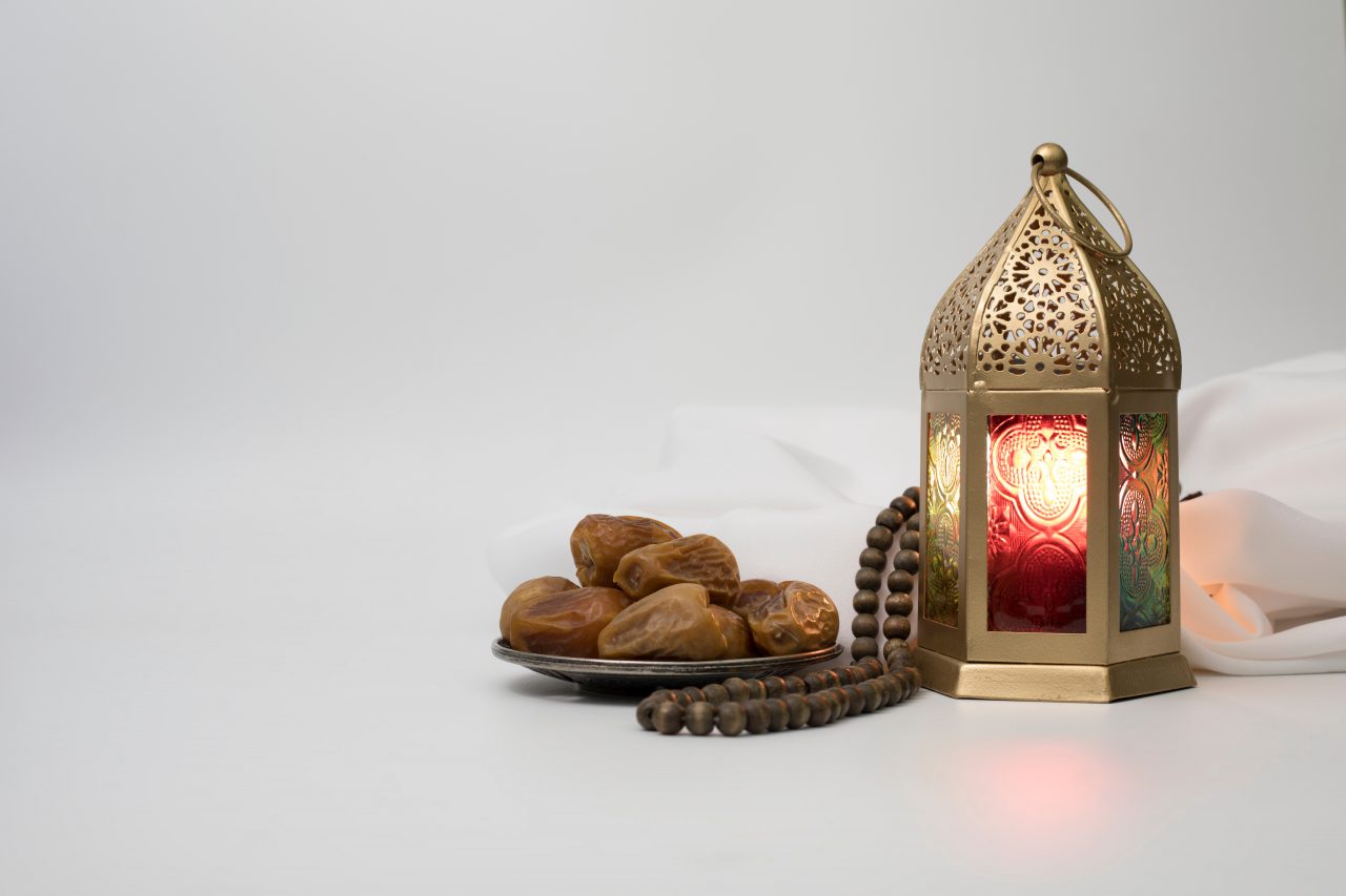 Финики ураза. Финики Рамадан. Рамазан фонарь финики. Рамадан Lamp and Dates. Фонарь Рамадан Eid.