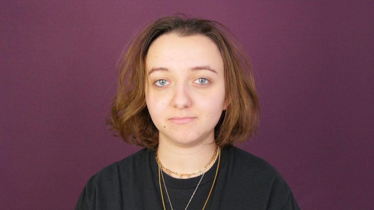 Ein Porträtfoto der M94.5-Redakteurin Aylin Sancak