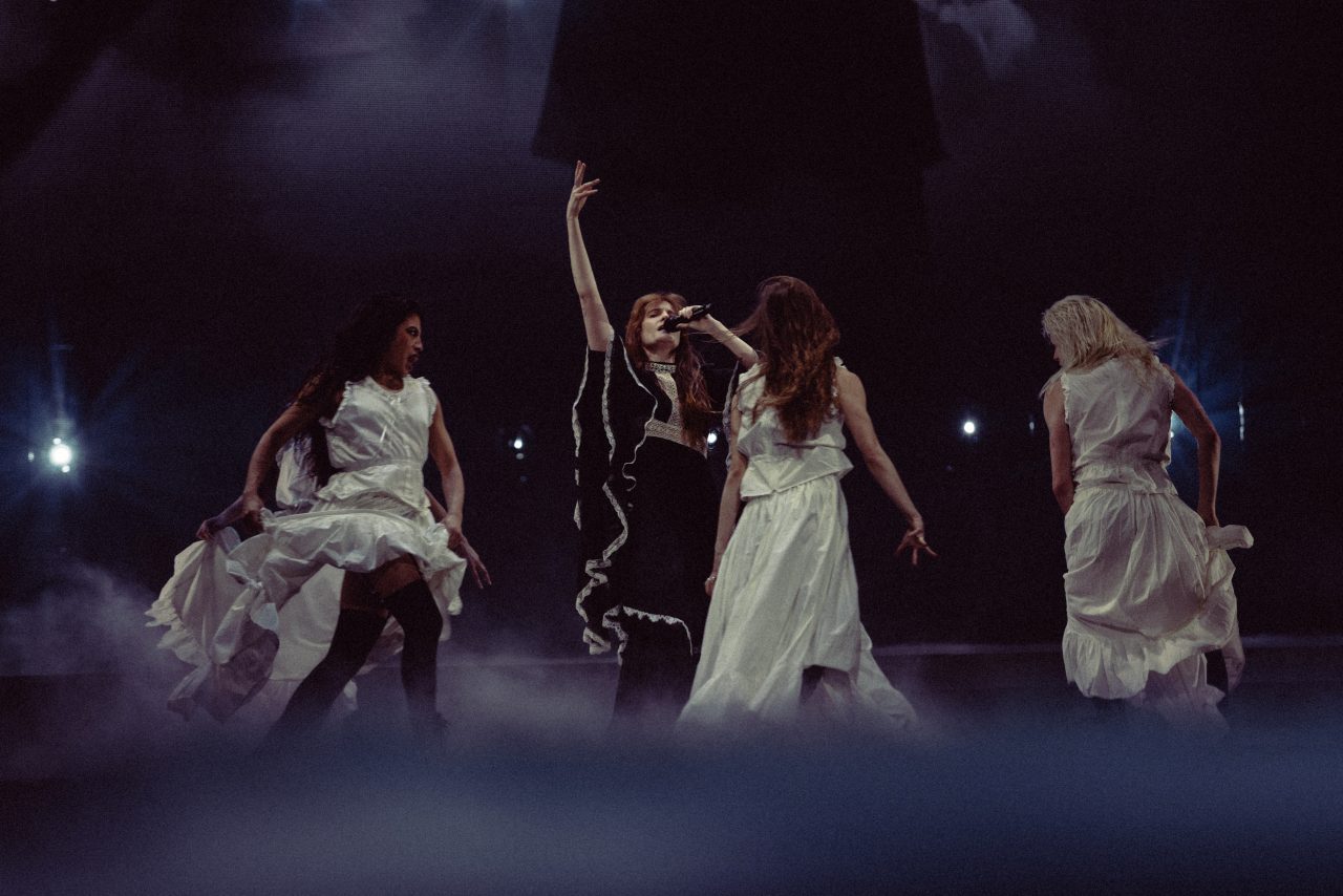 Die Tänze der Hexen und Florences Stimme schlagen ihren Bann in München